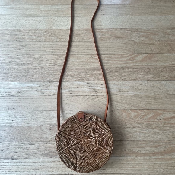 Round Rattan Crossbody Purse New Without Tags - Picture 7 of 8